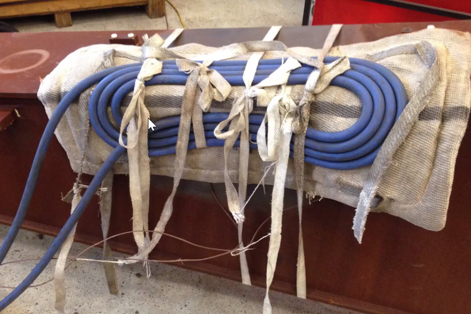 Induction heating cable arranged on an insulated steel beam