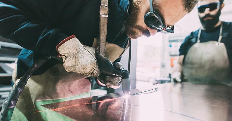 How to Reduce Wear and Tear on Your Plasma Cutter - Red-D-Arc Red-D-Arc