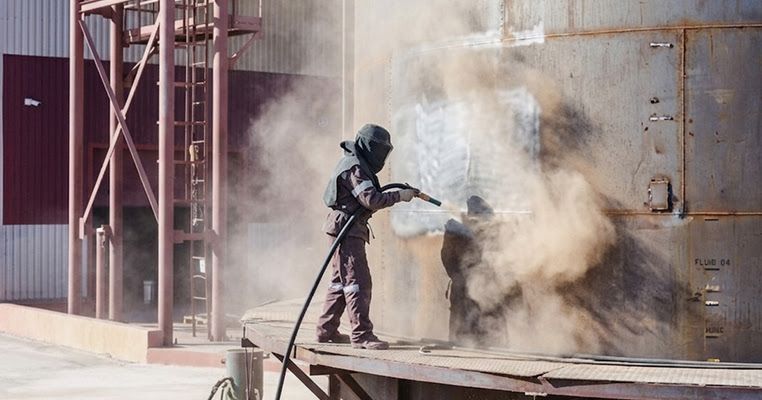 How the Dry Blasting Process Works